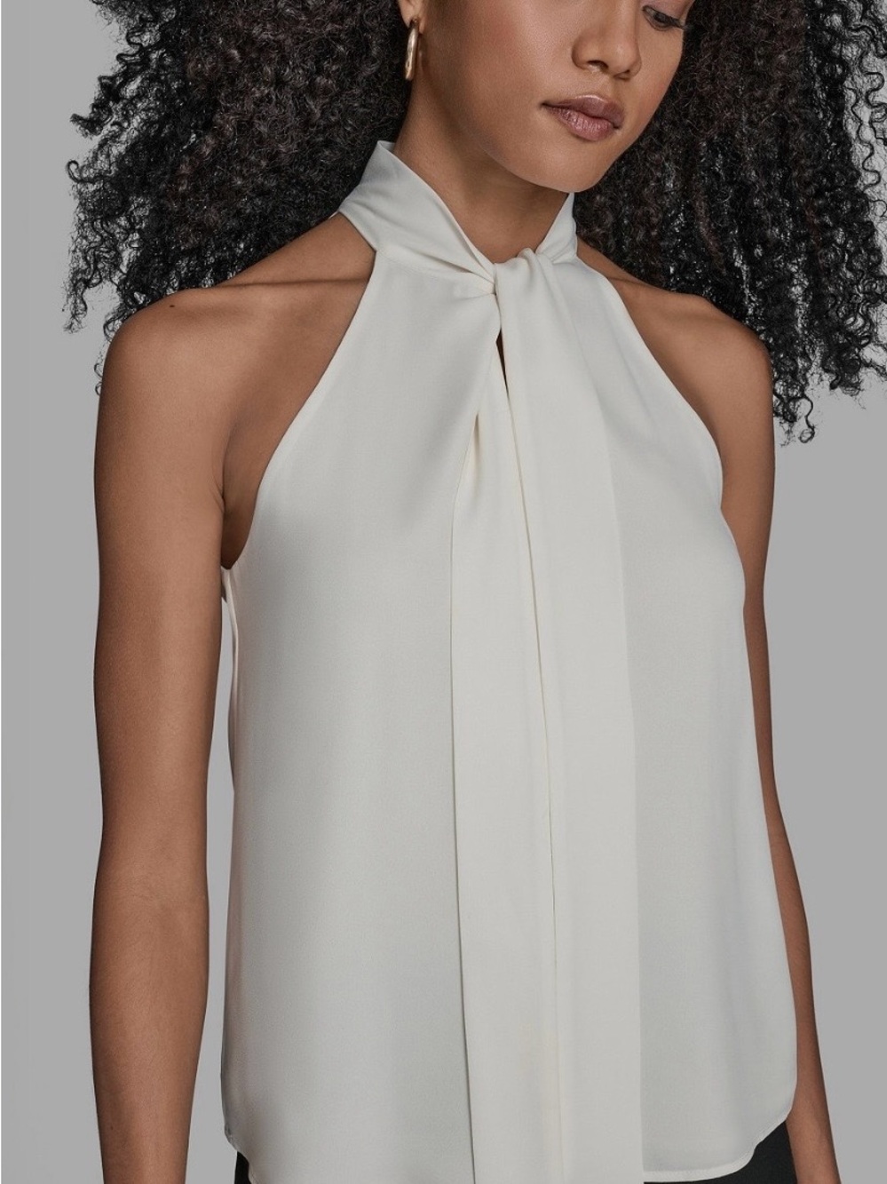 BCBC sleeveless tie neck blouse M